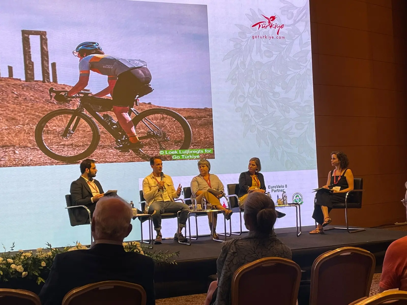 Loek Luijbregts discussing strategy at an international business and tourism panel